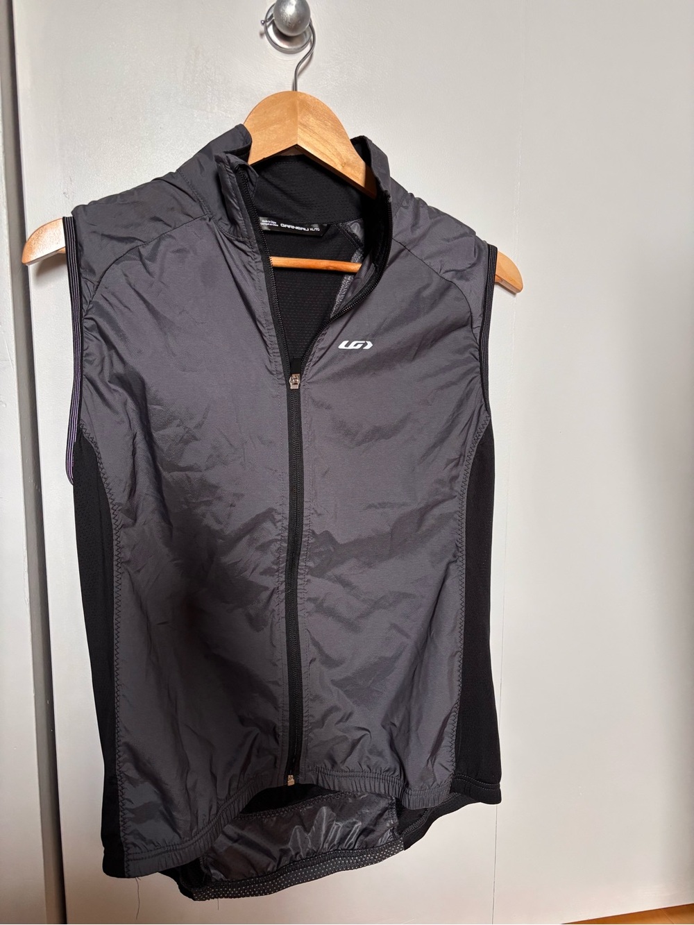 Louis Garneau Women’s Lightweight Cycling Vest in Charcoal Gray